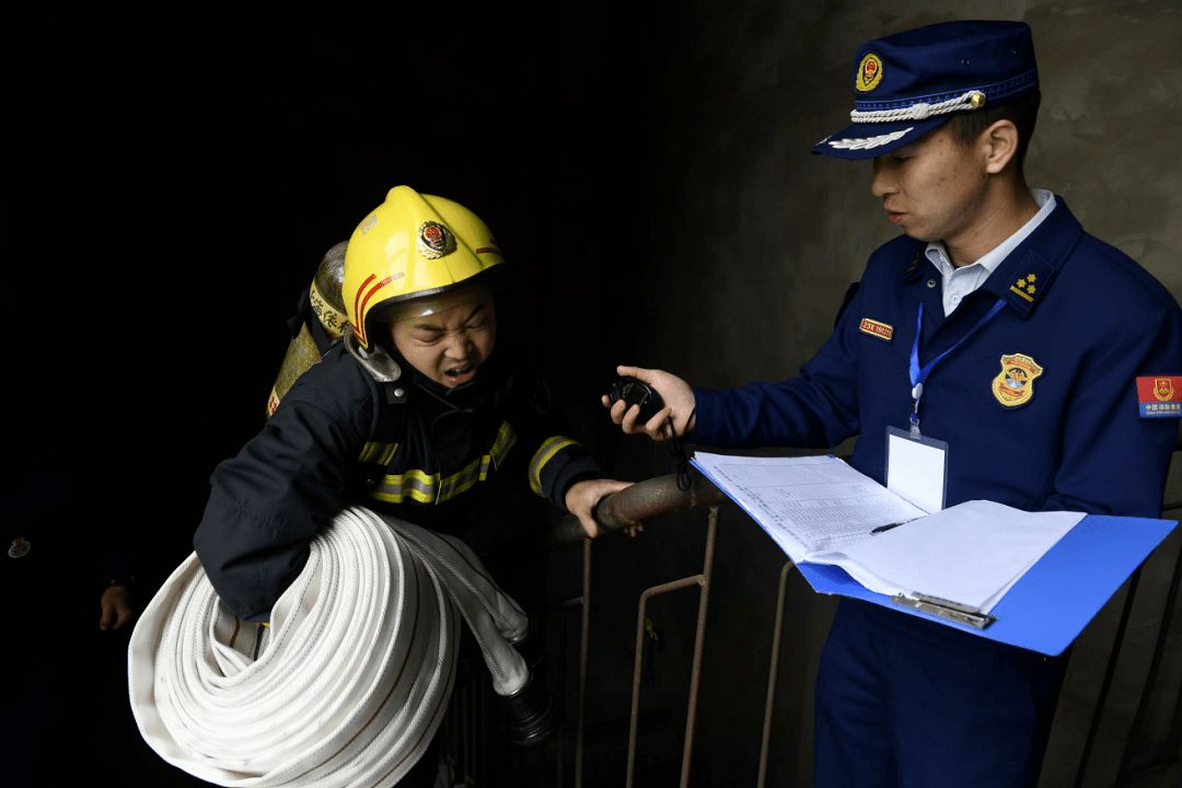 排球小组赛，姑苏铁骑队与江南海豚队强势反弹，体能对抗拉满！定海神针仍在